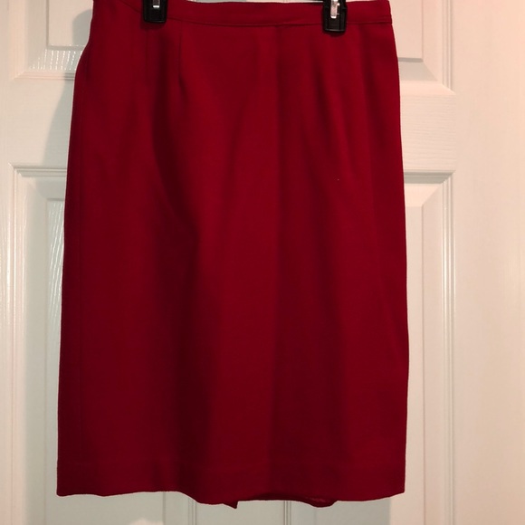 *24 hour SALE*Beautiful Red Kasper 2 pc suit - Picture 3 of 4